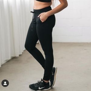 Zyia Crossover Pocket Leggings